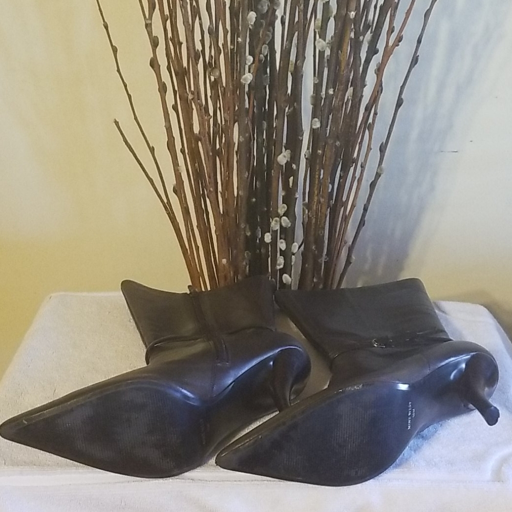 Boots - Picture 3 of 5